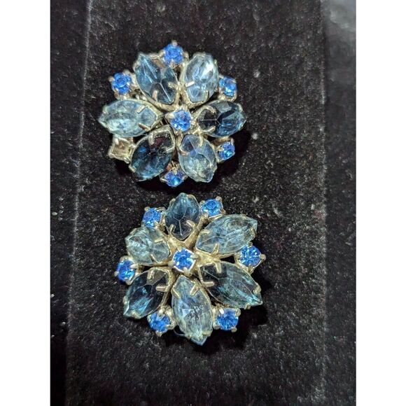Unbranded Vintage 60's Women's Multi-Color Rhinestone 1' Circular Cluster Clip E - Picture 1 of 6